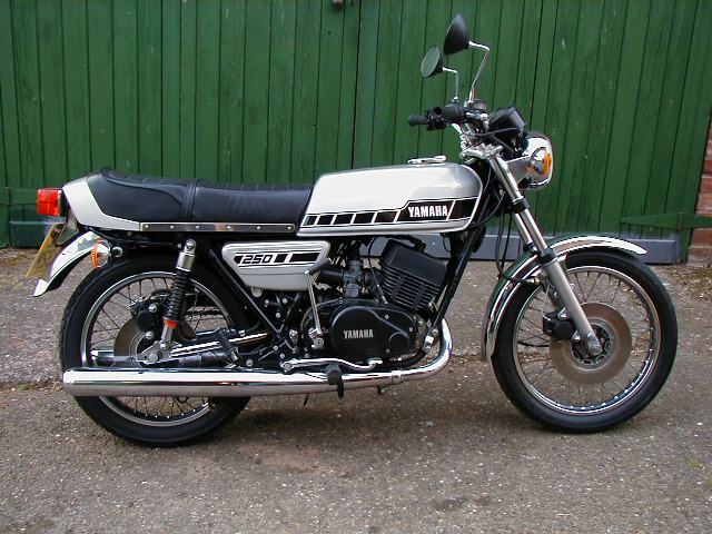 yamaha-rd-250-01.jpg