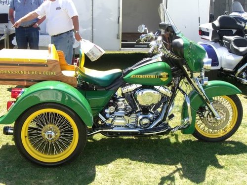 john_deere_harley_davidson_trike.jpg