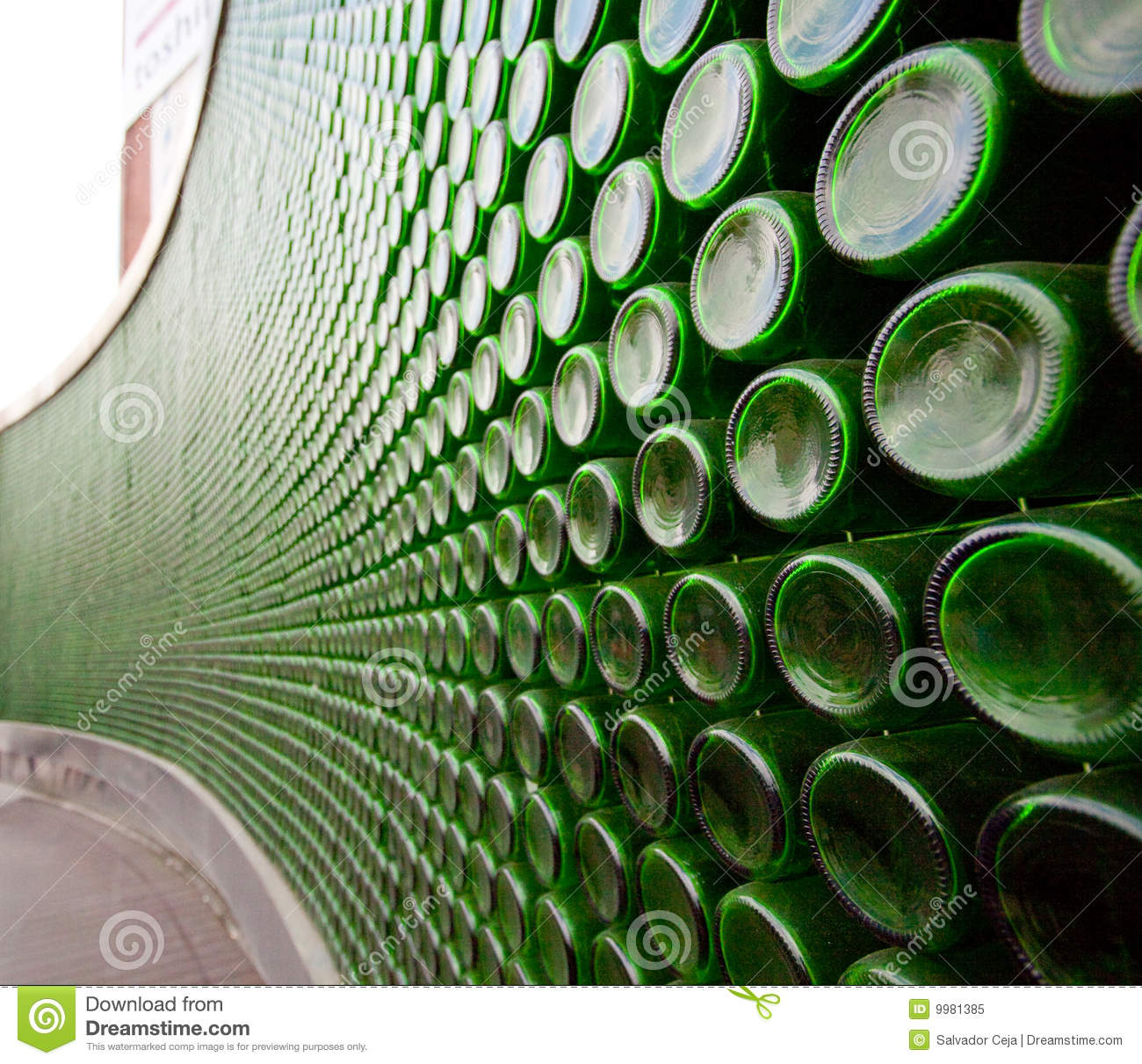 mur-vert-de-bouteille-en-verre-9981385.jpg